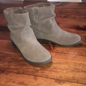 American Eagle Suede Boots